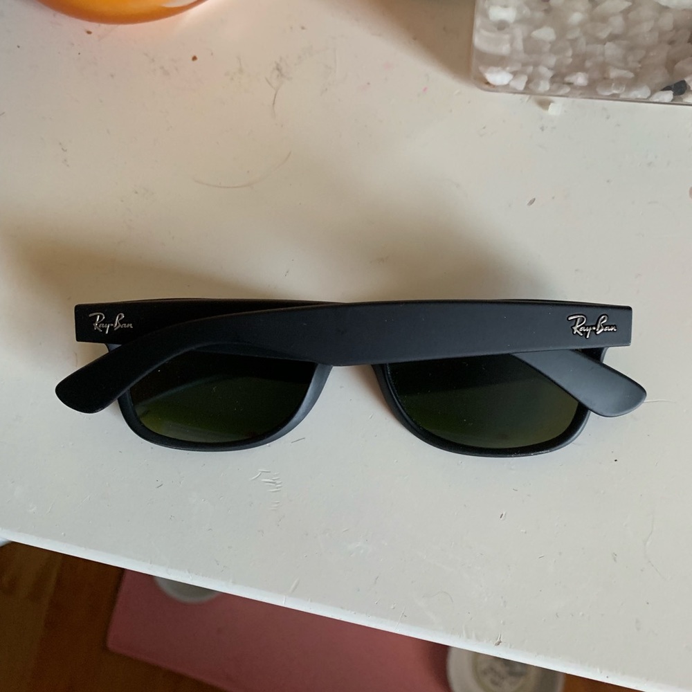 Ray-Ban sunglasses - Picture 2 of 2